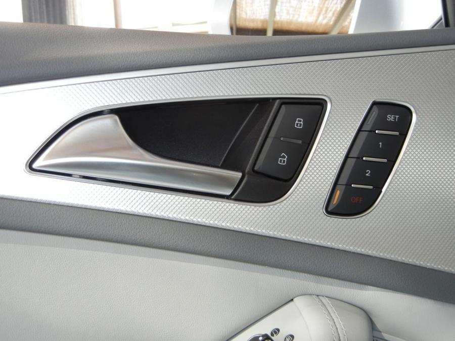 Детали интерьера Audi A6 3.0T S-Line Sedan (4G, C7) 2011 года  (WW) (фото 55 из 115)